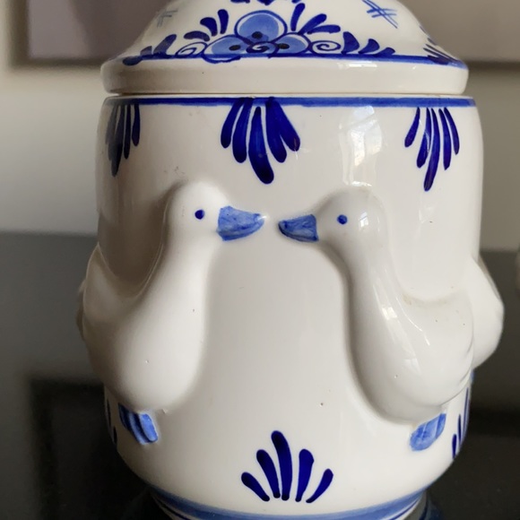 ❤️HOST PICKS❤️Vintage Delft 1984 blue/white Goose canisters - Picture 14 of 15